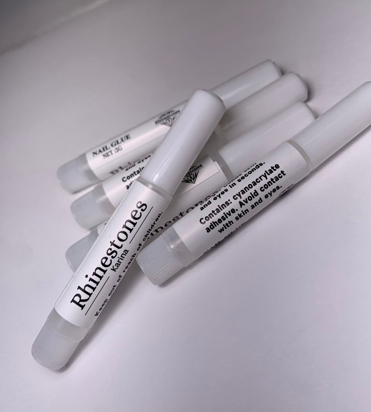 Fast drying nail glue
