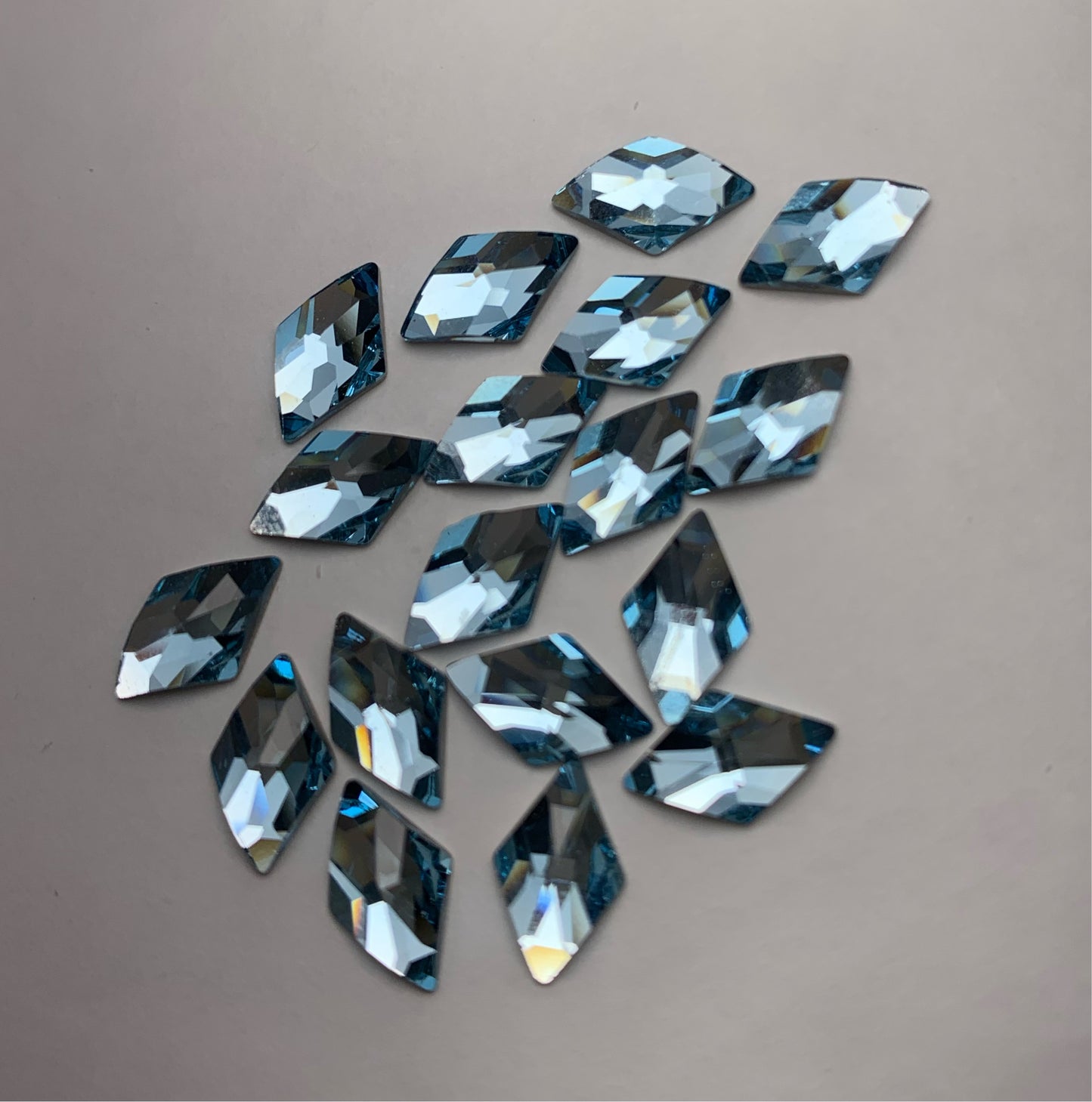 2709 aquamarine rhombus