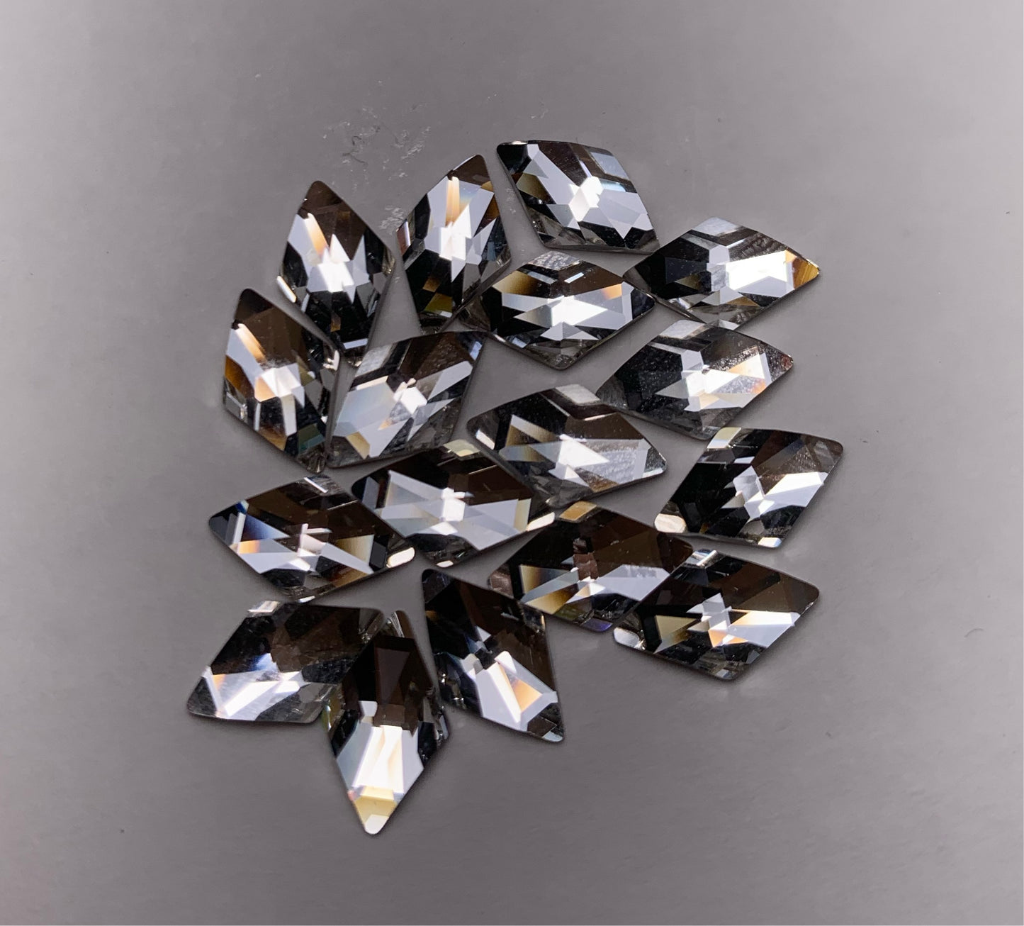 2709 Crystal clear rhombus